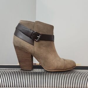 STYLISH CARLOS SANTANA BROWN FAUX SUEDE CHUNK HEEL ANKLE BOOTS SZ 9